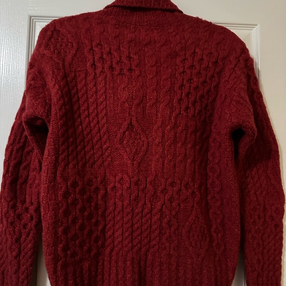 Cozy Red Aran 100 % Merino Wool Cable Knit Sweater - Picture 2 of 4